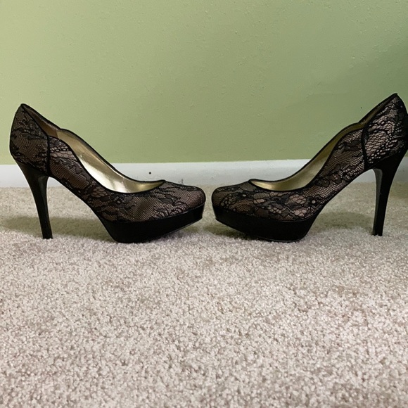 Guess Brand Pump Heels - Tan/Black Lace - Picture 5 of 9